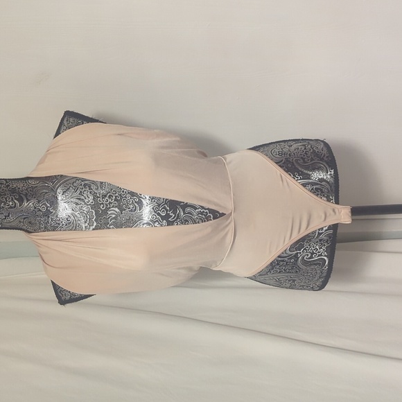 ✨50% OFF✨ Naked Wardrobe tan ivory low plunge bodysuit - Picture 2 of 6